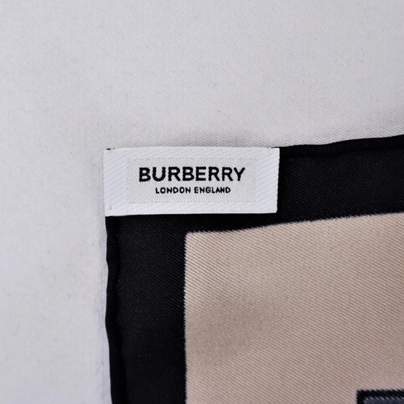 Burberry Silk Scarf Authenticated Beautiful - Picture 6 of 11